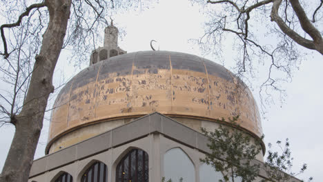 Exterior-De-La-Mezquita-De-Regents-Park-En-Londres,-Reino-Unido-8